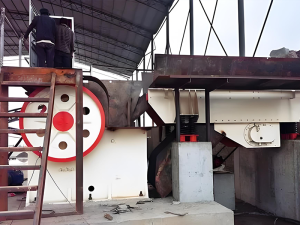 顎式破碎機腔型設(shè)計決定了破碎的效果